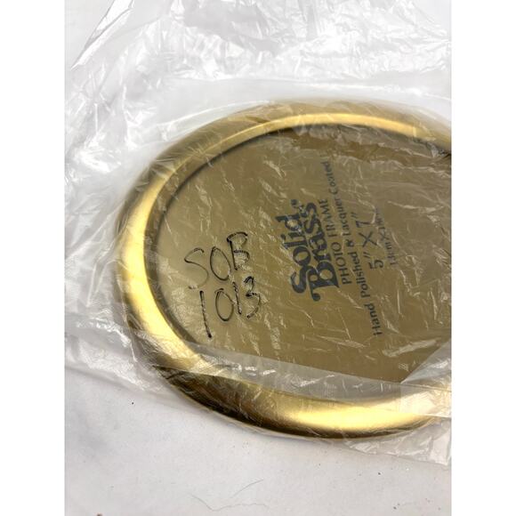 Vintage Solid Brass Oval Footed Picture Frame 5x7 Hand Polished Lacquer Coated - Picture 8 of 8